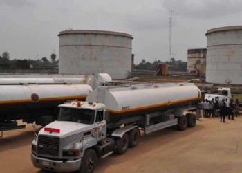 Petrol Crisis: Trucks Stranded At Depots As NNPCL, Dangote Tango Over Pricing