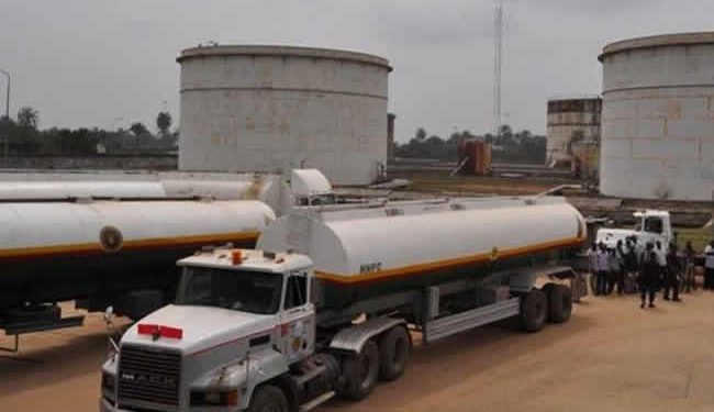 Petrol Crisis: Trucks Stranded At Depots As NNPCL, Dangote Tango Over Pricing
