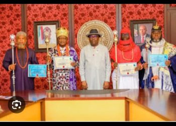 Gov Fubara presents staff of office to Asari Dokubo and others as monarchs