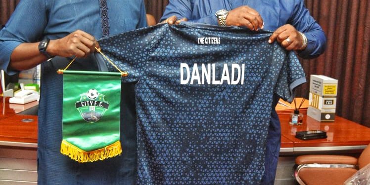 City FC Abuja chairman visits Nasarawa AG, presents jersey before NNL clash