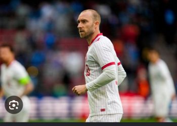 Eriksen conscious after collapsing in Denmark game