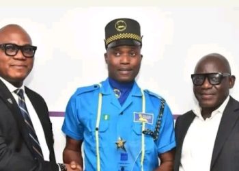 Security Guard Praised For Returning Misplaced $9,100 At FCMB Lagos