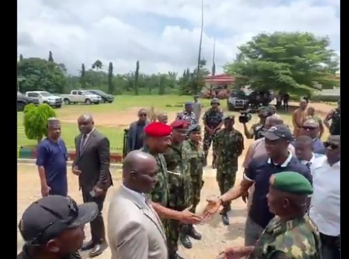 Makinde Visits Rescued Oriire Pupils, Teachers in Army Hospital, Assures Families of Full Support