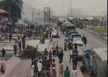 Lagos Begins Demolition of Illegal Structures on Lagos-Badagry Expressway Median